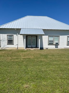2 Bedroom 1 Bathroom Georgetown Home – photo 1