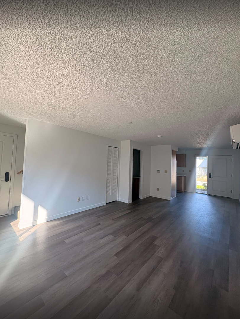 Portland Townhome: 3208 SE 136th Ave