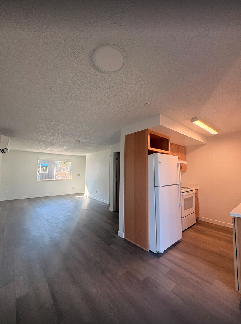 Portland Townhome: 3208 SE 136th Ave