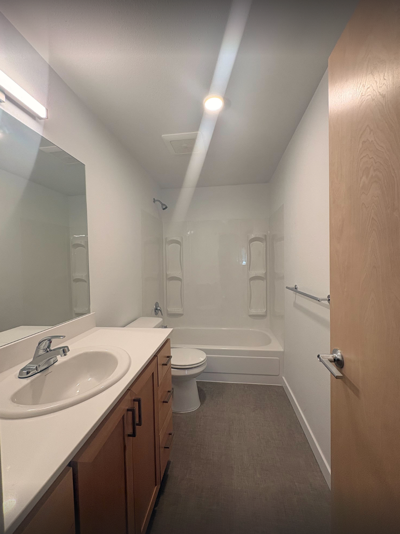 Portland Townhome: 3208 SE 136th Ave