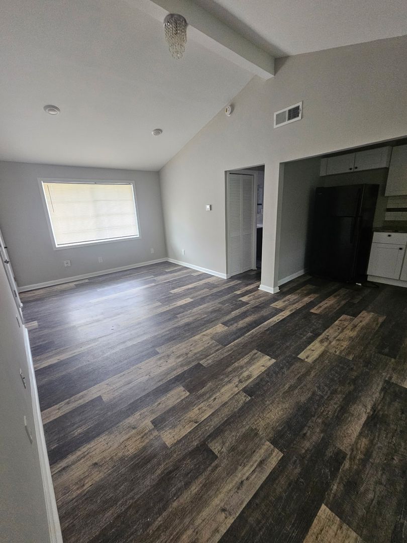 Atlanta Apartment: 1818 Vesta Avenue