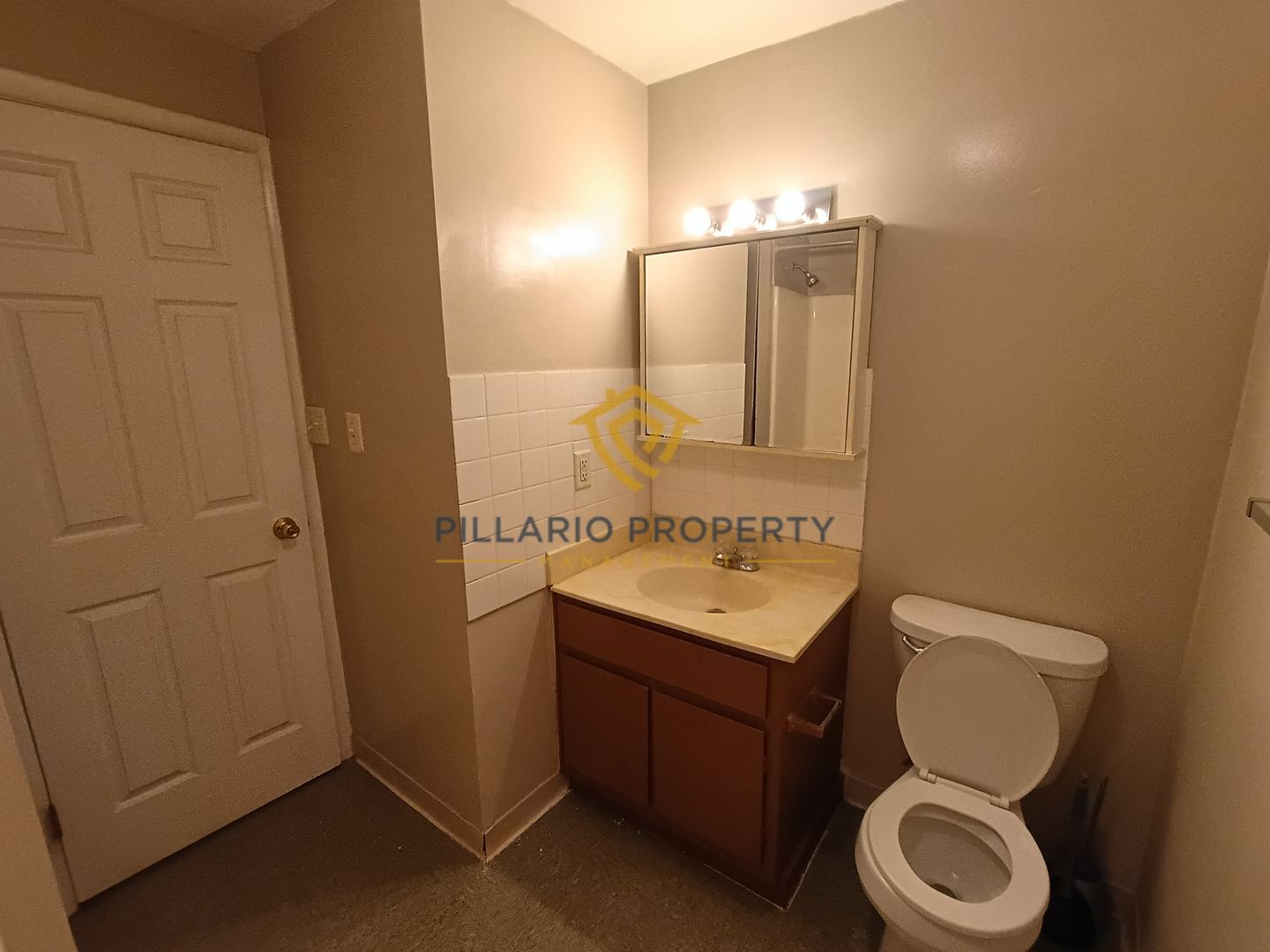 MOVE-IN SPECIAL-$250 OFF! — Renovated 1 Bedroom Apartment 6 of 10