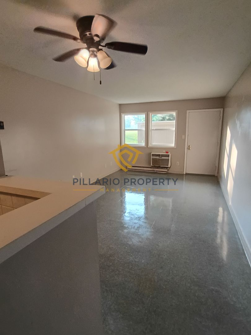 MOVE-IN SPECIAL-$250 OFF! — Renovated 1 Bedroom Apartment 5 of 10