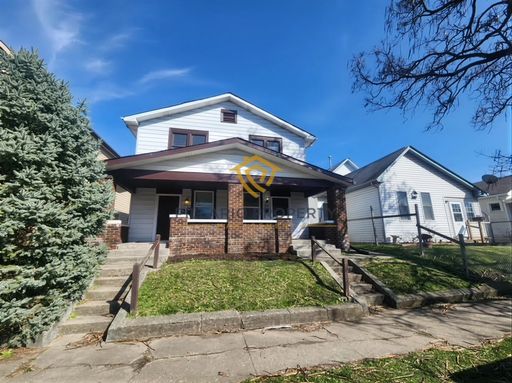 $250 OFF MOVE IN COSTS! Spacious, Studio/1 Bathroom Unit Close to Downtown, Available NOW! – photo 1