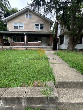 Off Campus, Butler-Tarkington Duplex with 3 Bedrooms and 1 Bathroom Ready NOW! – photo 1