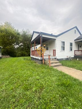 Updated 1 Bedroom 1 Bathroom Duplex Available NOW! – photo 1