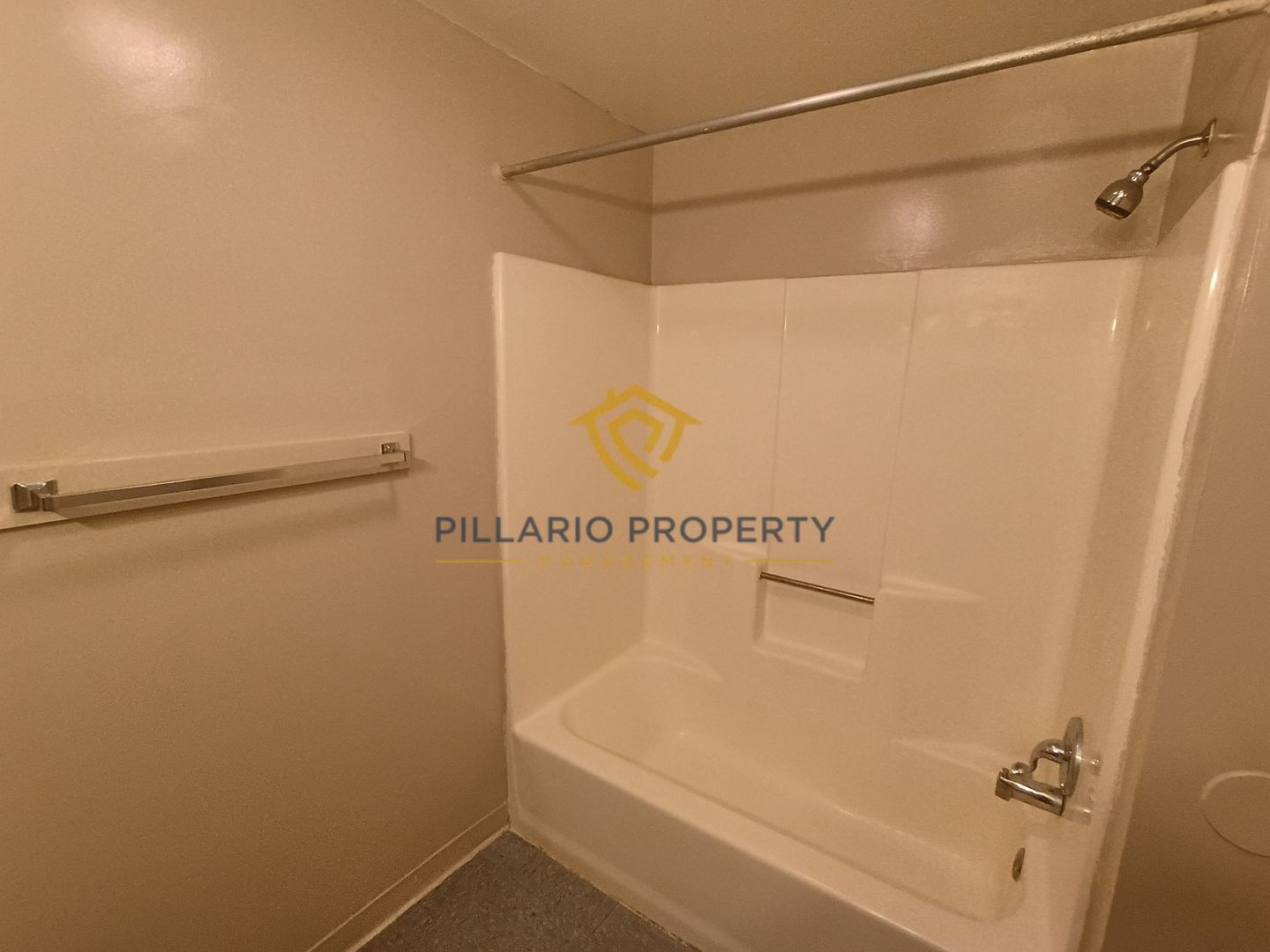 MOVE-IN SPECIAL-$250 OFF! — Renovated 1 Bedroom Apartment 7 of 10