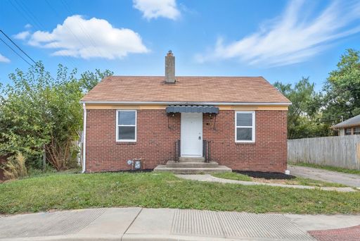 Charming 2-Bedroom Home – Recently Remodeled in Indianapolis Available NOW! – photo 1