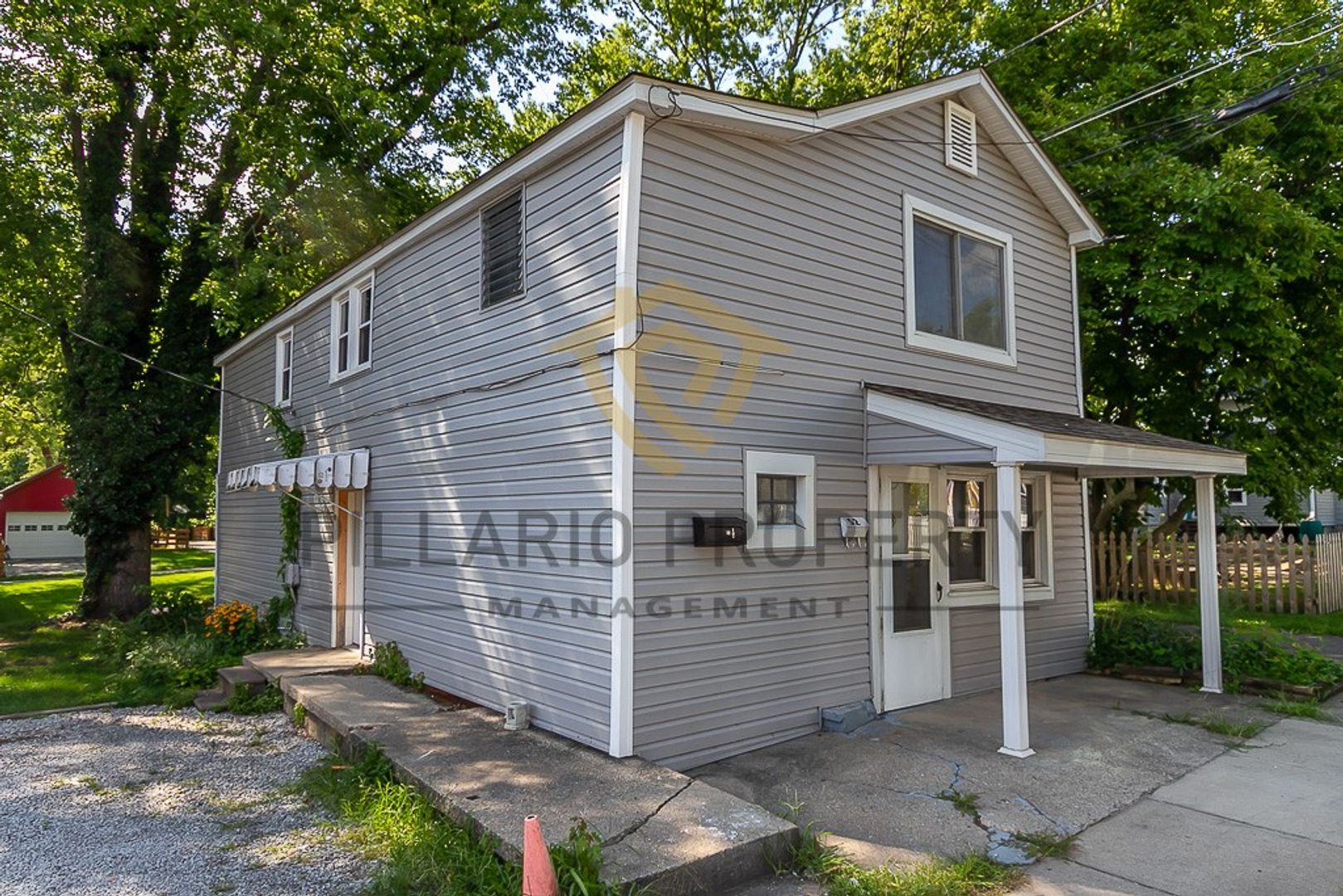 Greenwood Apartment: 52-52 1/2 South Greenwood St.