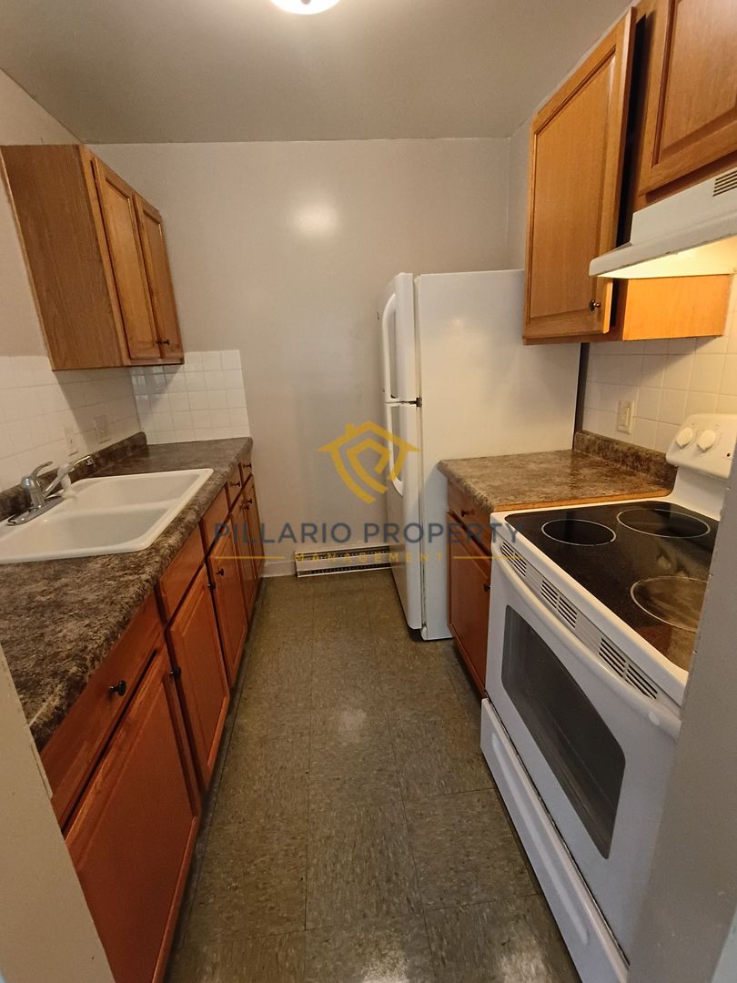 MOVE-IN SPECIAL-$250 OFF! — Renovated 1 Bedroom Apartment 10 of 10