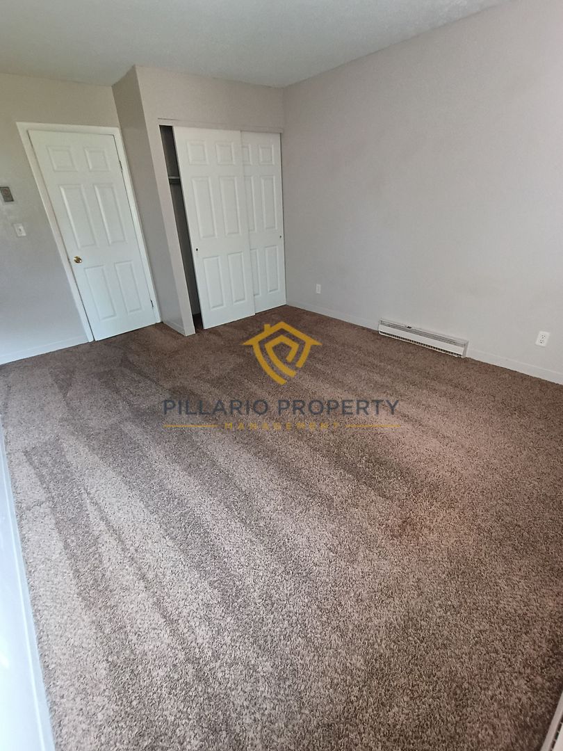 MOVE-IN SPECIAL-$250 OFF! — Renovated 1 Bedroom Apartment 8 of 10