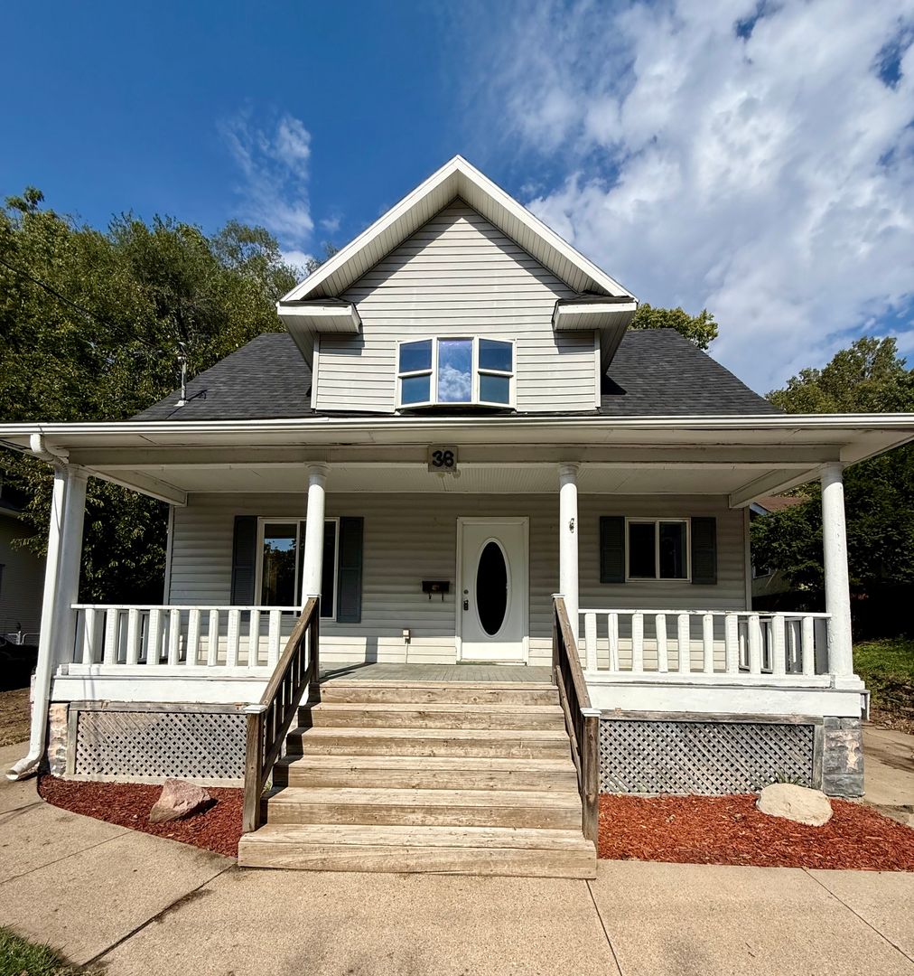 Council Bluffs House: 36 Charles St