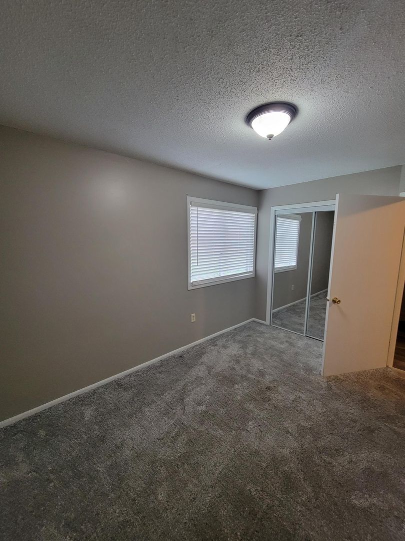 Council Bluffs Apartment: 3213 12th Avenue