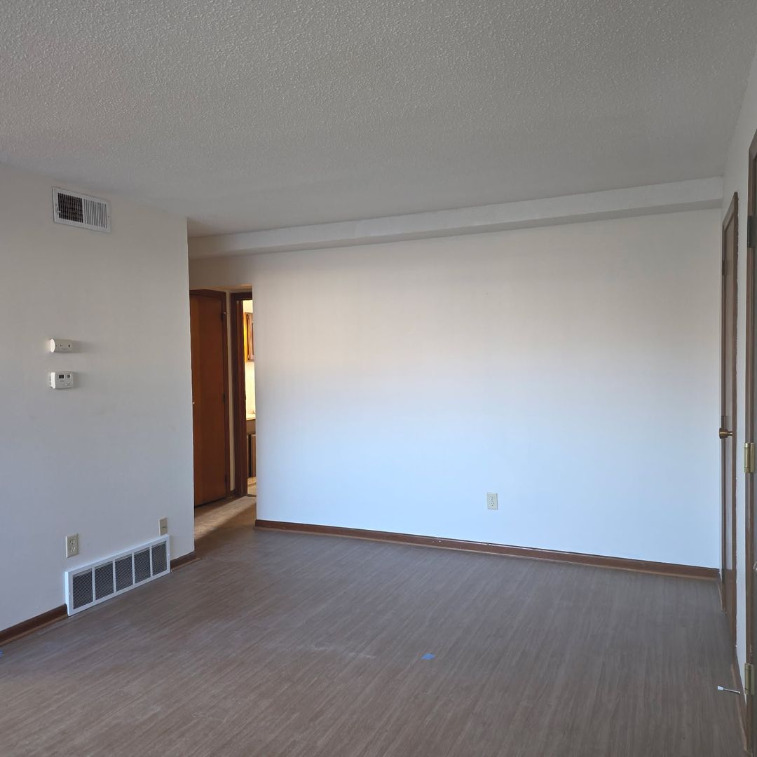Council Bluffs Apartment: 35 N 1st St