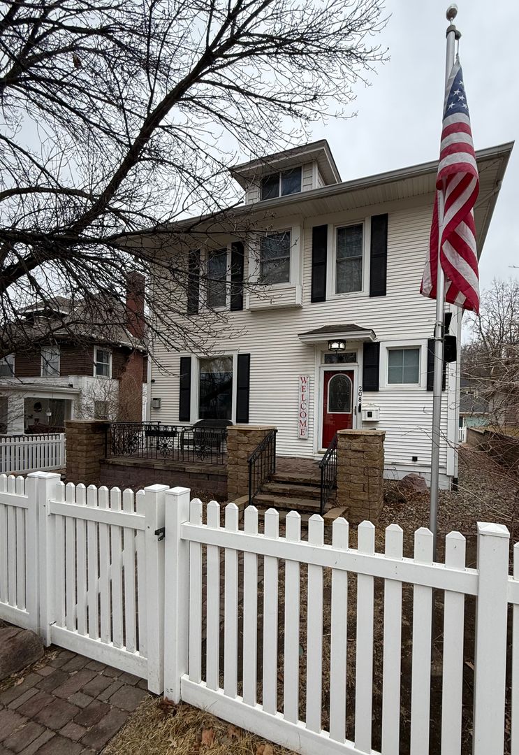 Council Bluffs House: 208 5th Ave