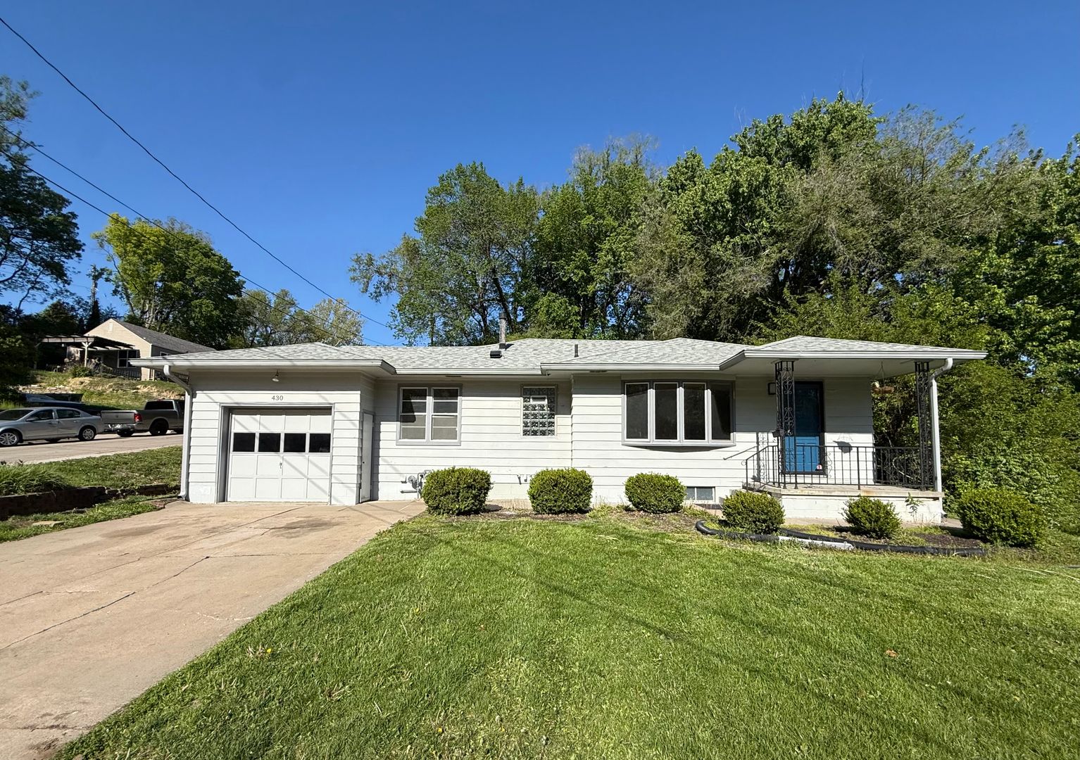 Council Bluffs House: 430 Midland Dr