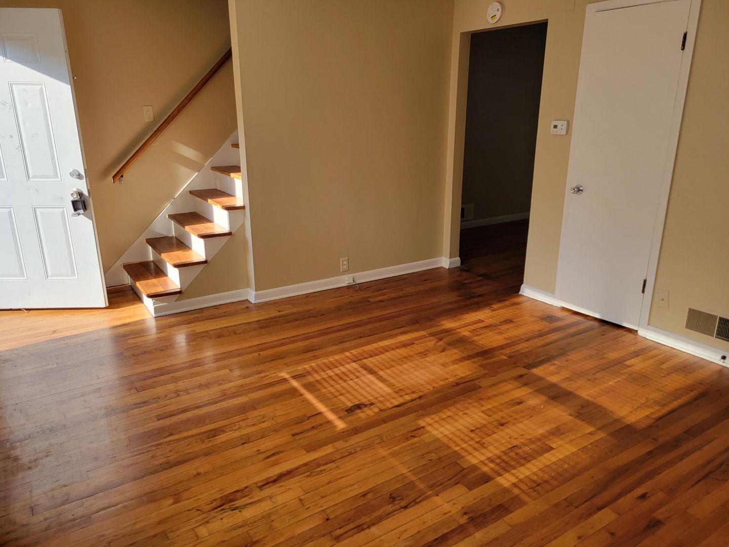 Council Bluffs Apartment: 814 2nd Avenue