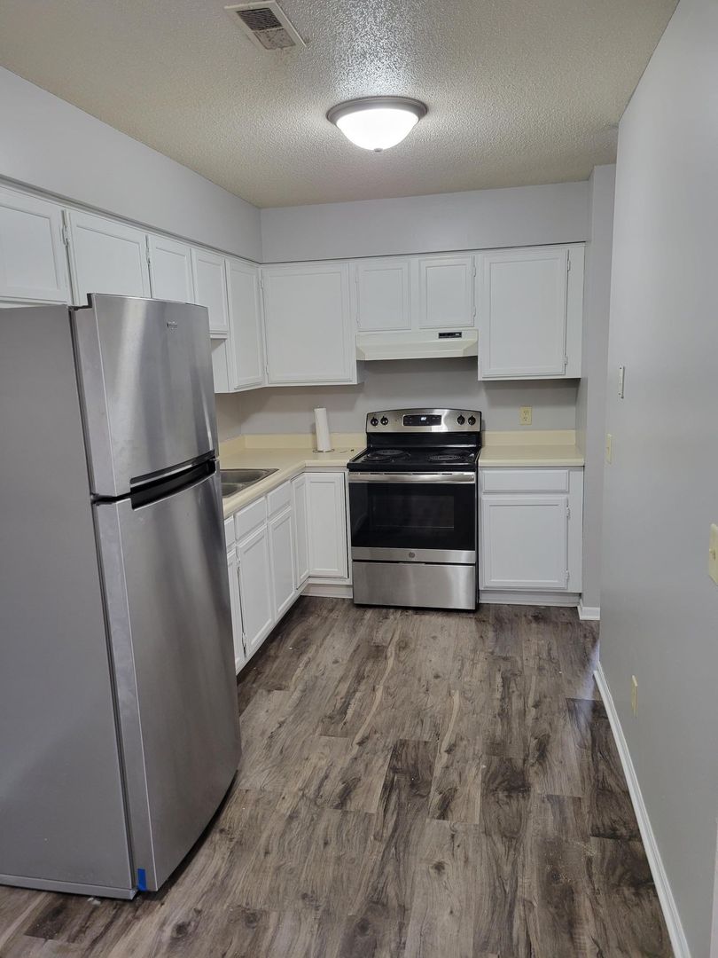 Council Bluffs Apartment: 3205 12th Ave