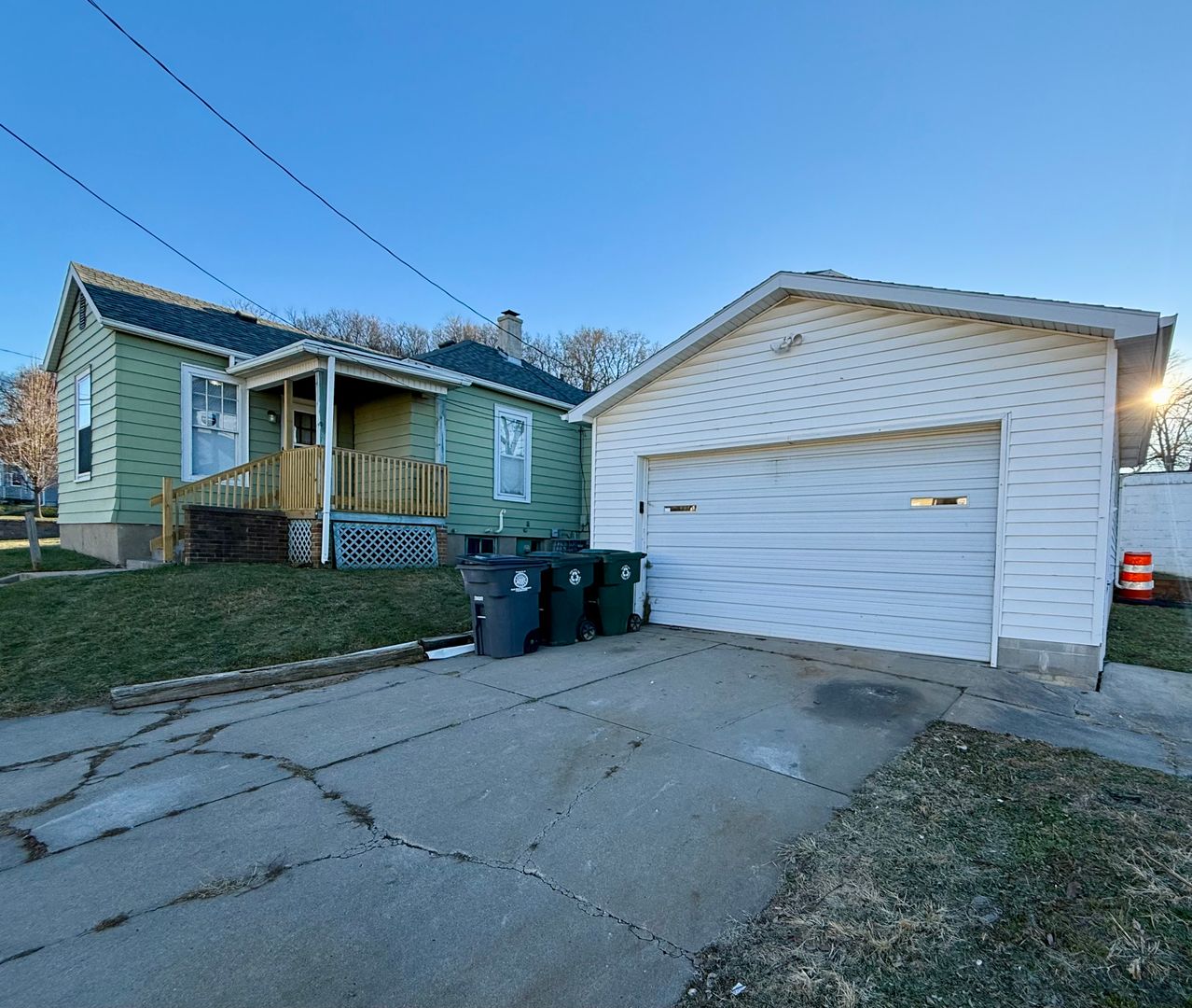 Council Bluffs House: 140 Lincoln Ave