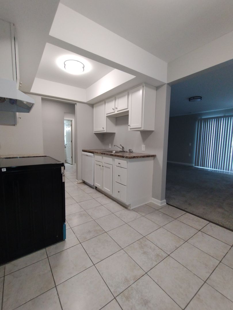 Lancaster Apartment: 11 Robert Drive