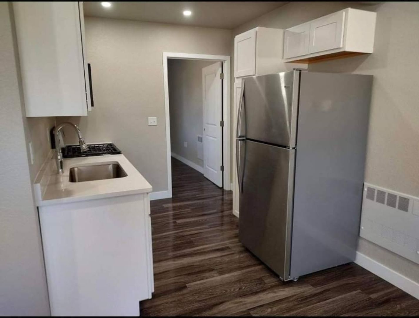 Waverly Apartment: 3303 E Bremer Ave