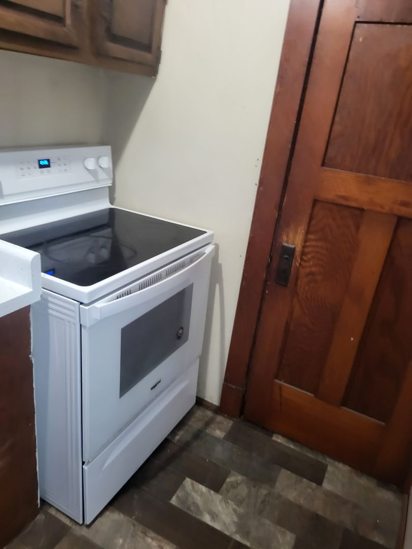 Eldora Apartment: 1402 16th Ave