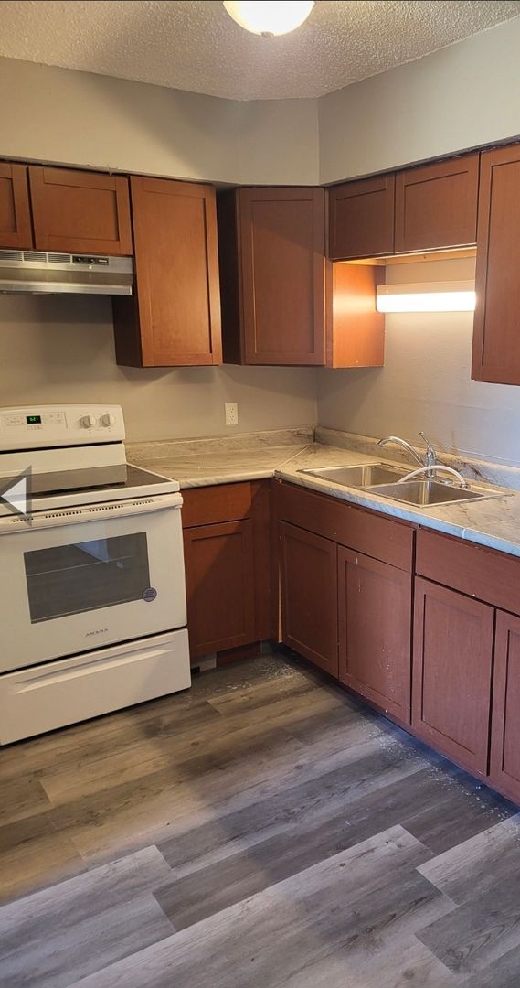 Leon Apartment: 1006 Southwest 11th Street