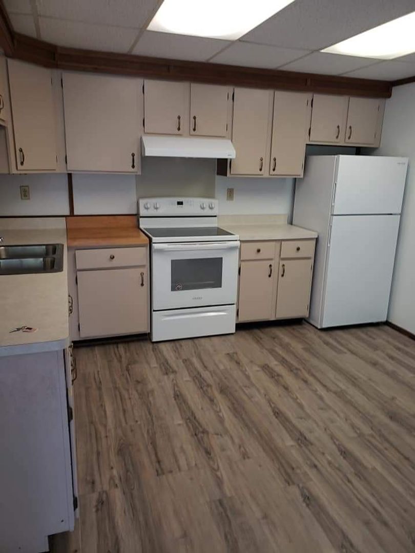 Ackley Apartment: 513 1st Ave