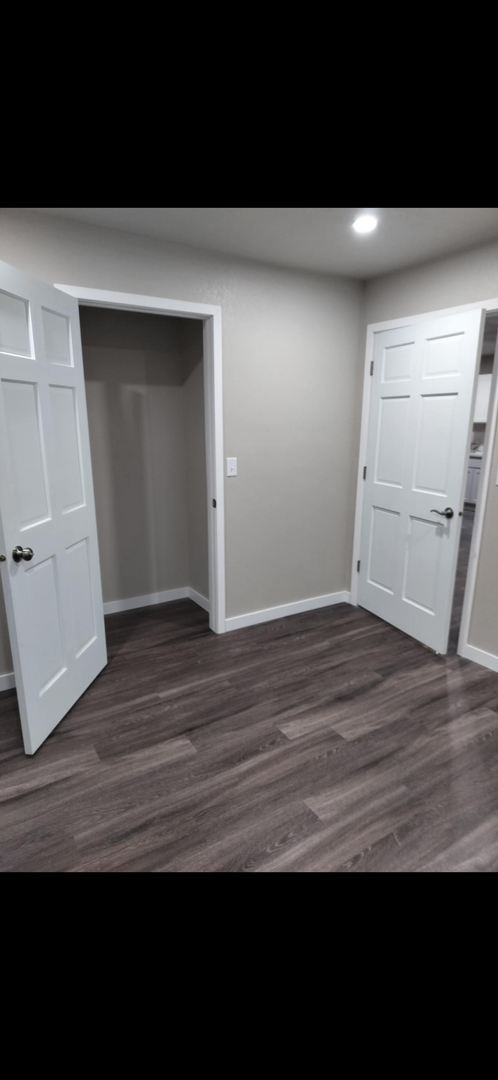 Waverly Apartment: 3303 E Bremer Ave