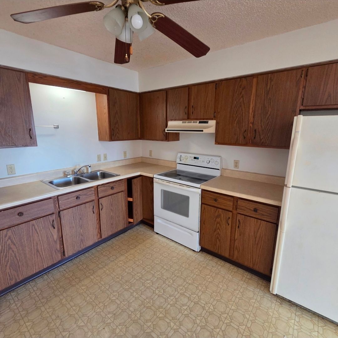 Laurens Apartment: 522 Sadie Street