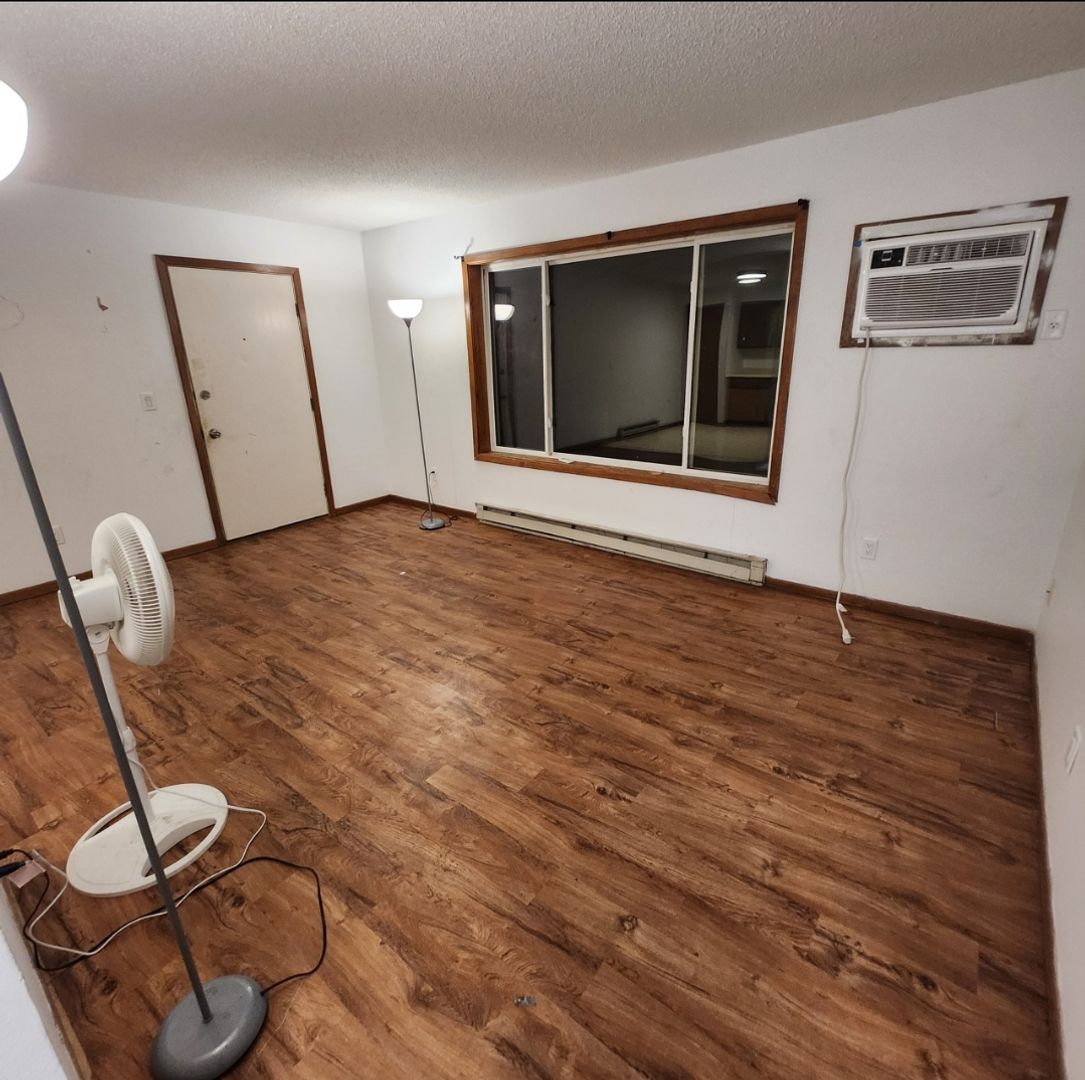 Laurens Apartment: 522 Sadie Street