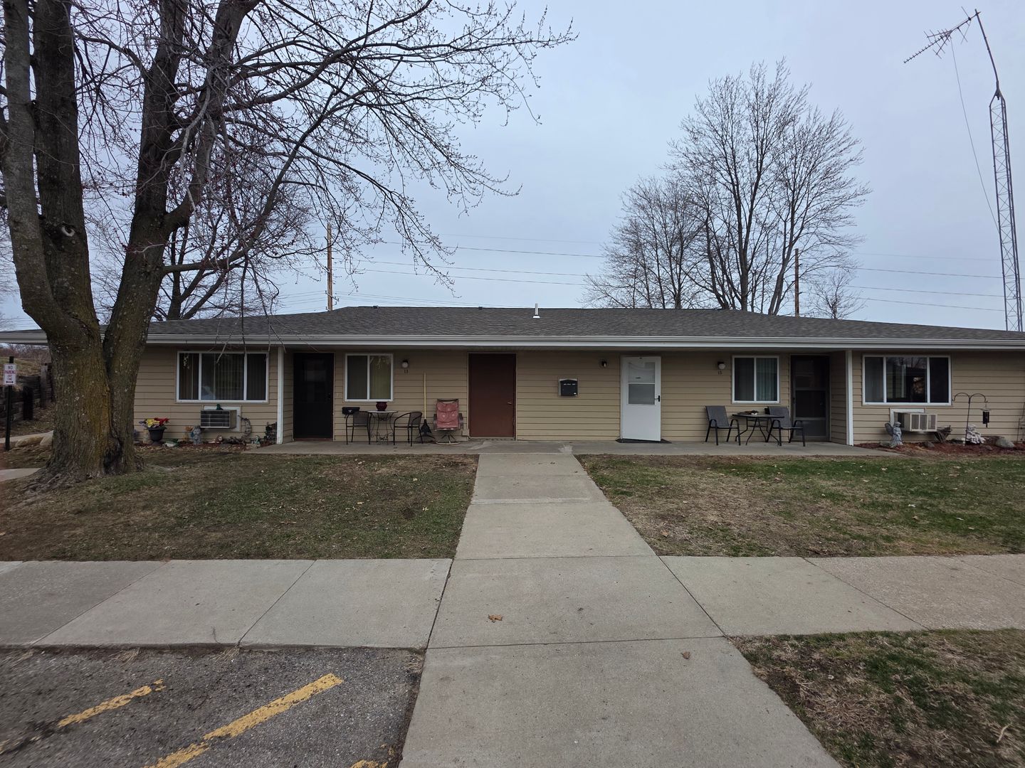 Belle Plaine Apartment: 1409 12th Ave