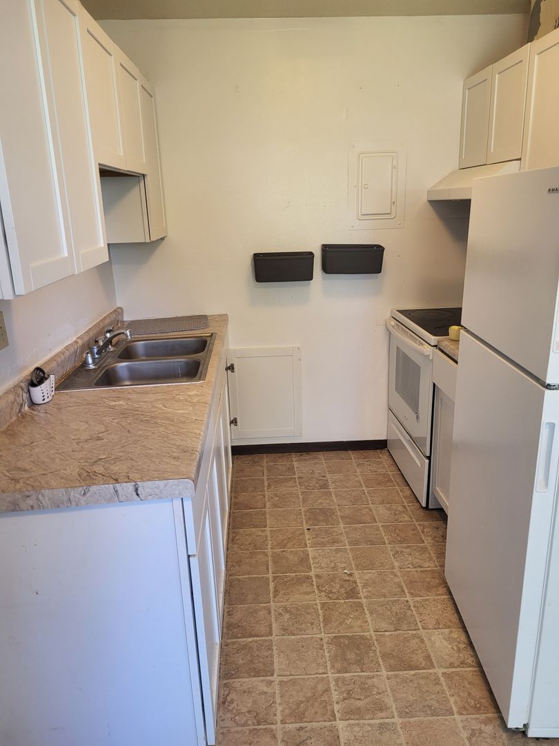 Rockwell Apartment: 504 4th St