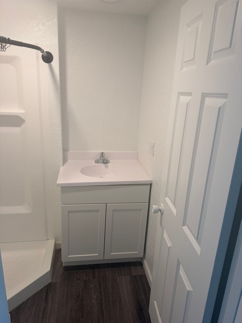 Charles City Apartment: 1416 Gilbert Street