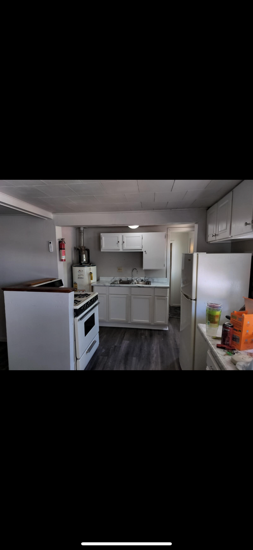 Charles CIty Apartment: 906 Gilbert Street