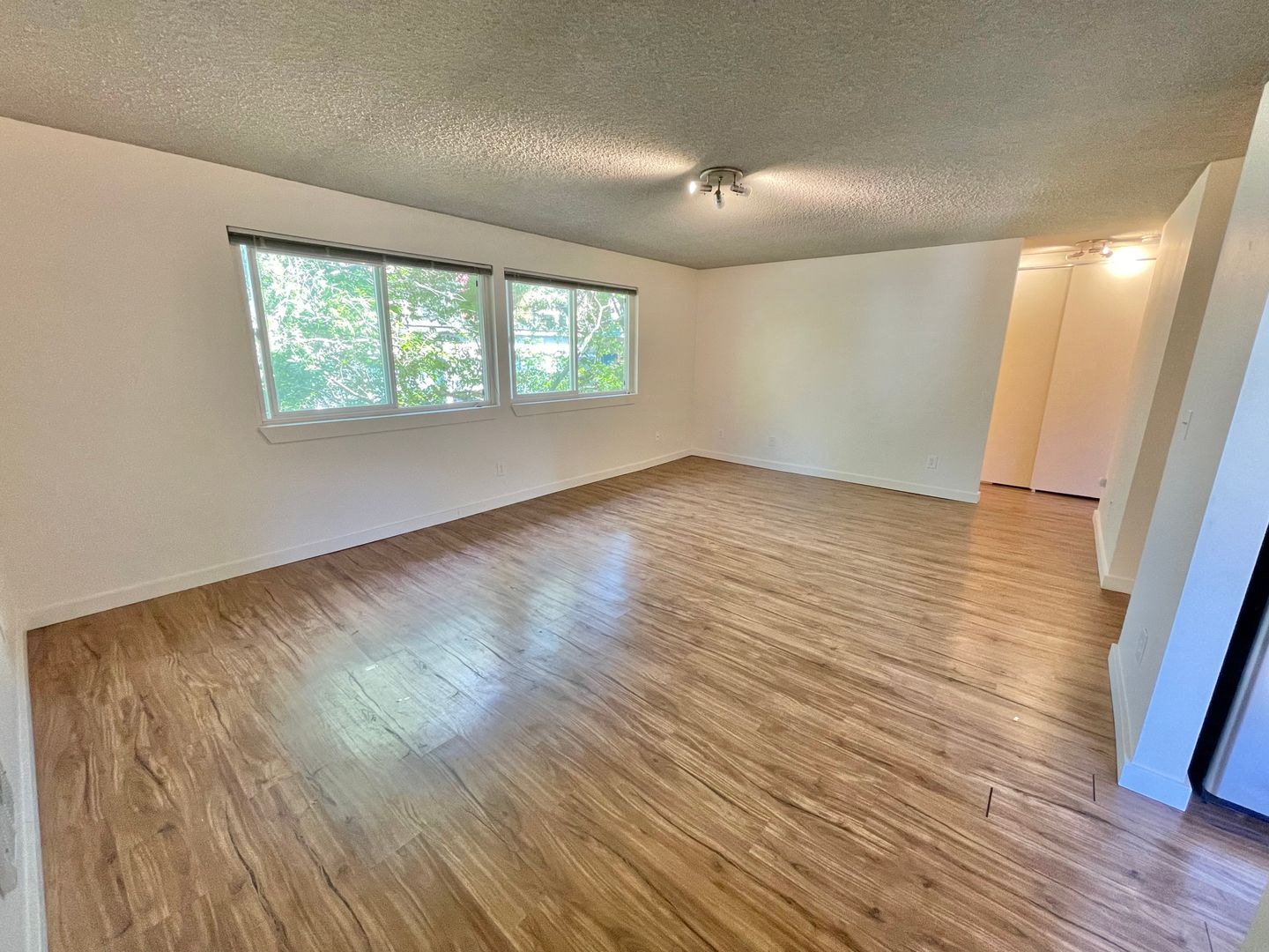 Top Floor 1-Bedroom in Magnolia! 6 of 9
