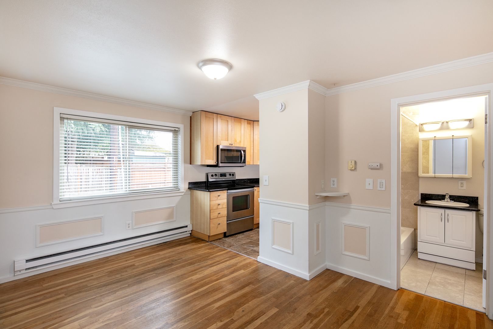 Seattle Apartment: 7526 24th Ave NW