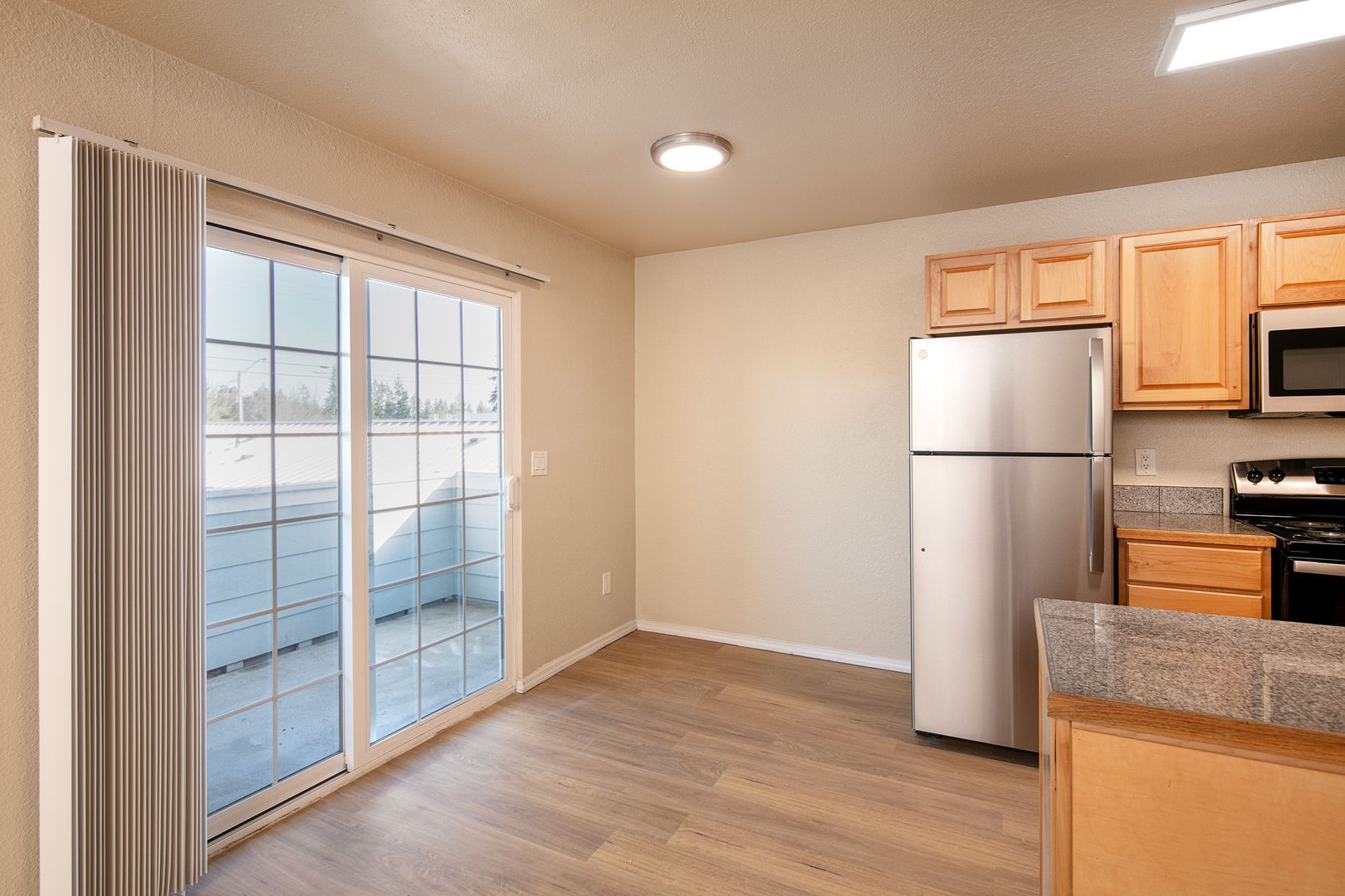 Everett Apartment: 832 W Casino Rd