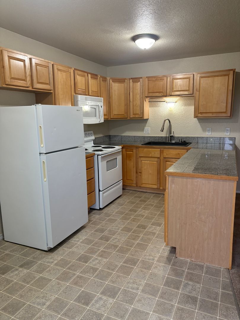 Everett Apartment: 832 W Casino Rd