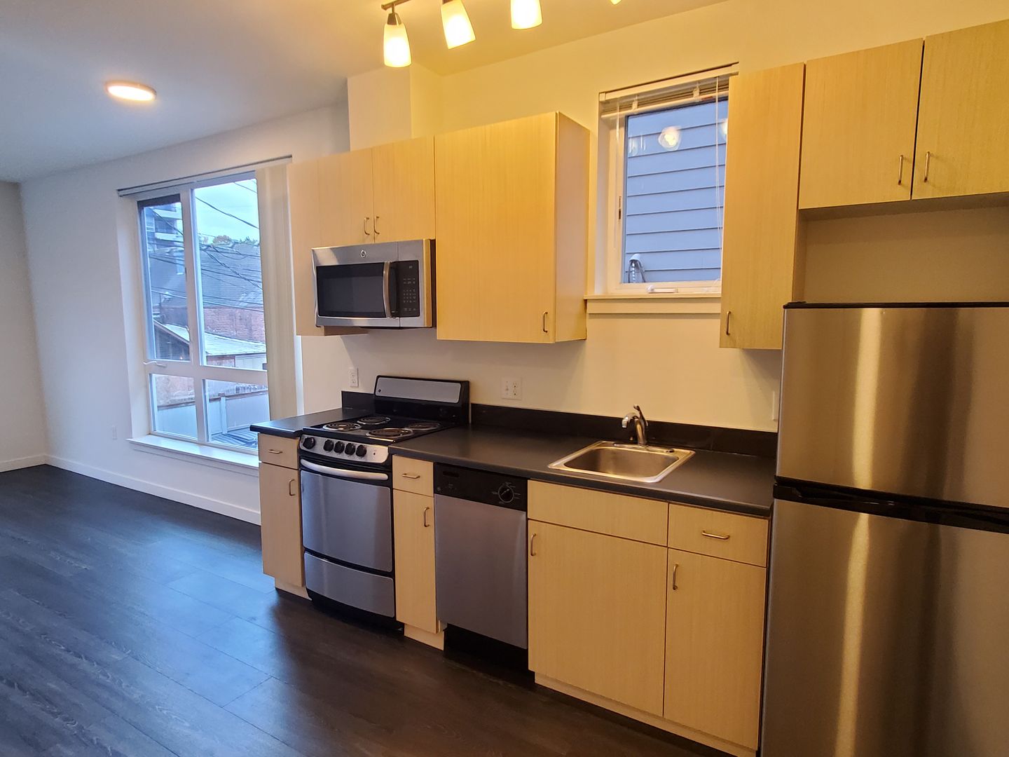 Seattle Apartment: 5216 Brooklyn Ave NE