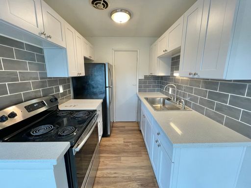 Top Floor 2 Bedroom 1/2 Mile from Westwood Village! – photo 1