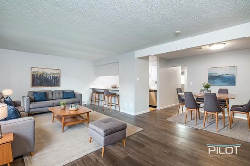 Spacious Two-Bedroom with Private Balcony in Bothell – photo 1