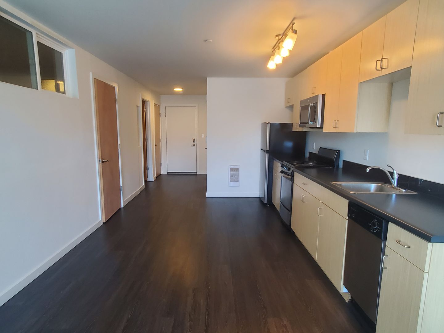 Seattle Apartment: 5216 Brooklyn Ave NE