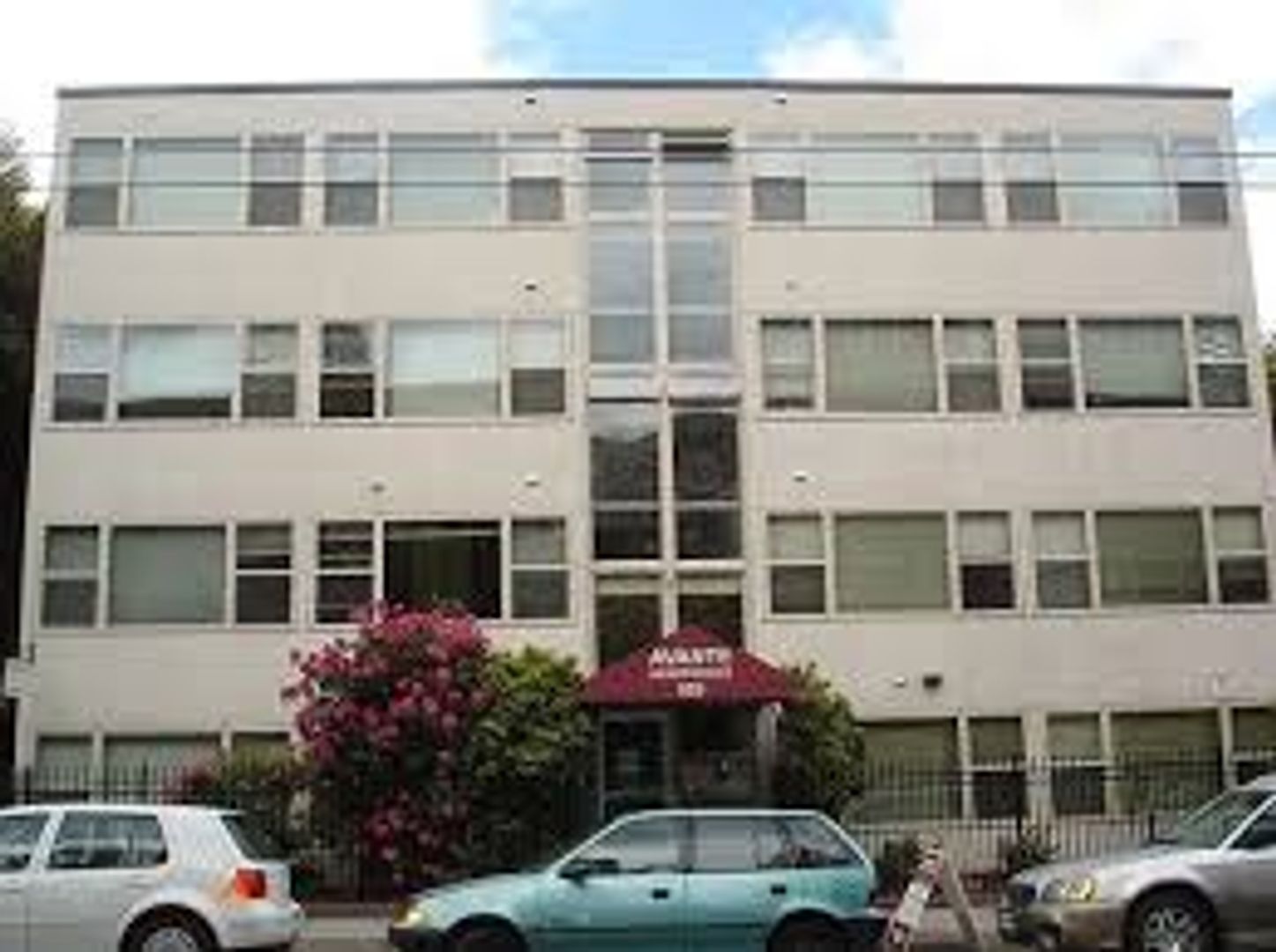 Seattle Apartment: 525 Bellevue Ave E