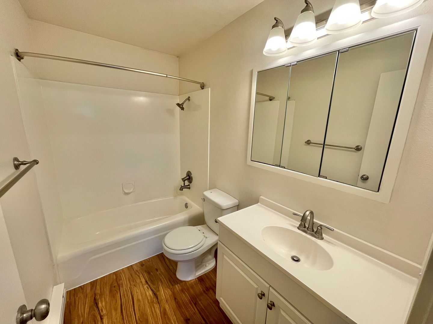 Top Floor 1-Bedroom in Magnolia! 8 of 9