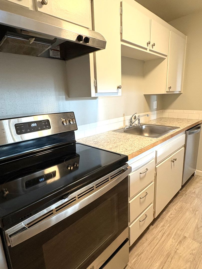 Glen Grove Apartments 8 of 15