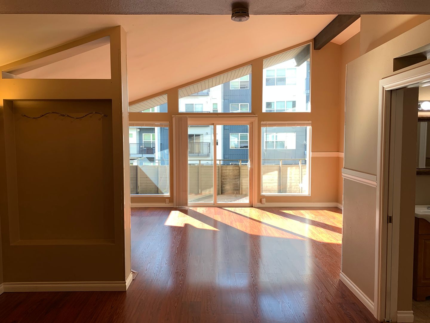Seattle Apartment: 12728 33rd Ave NE