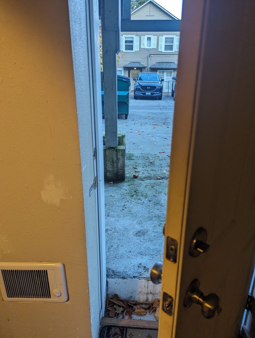 Seattle Apartment: 4718 17th Ave NE