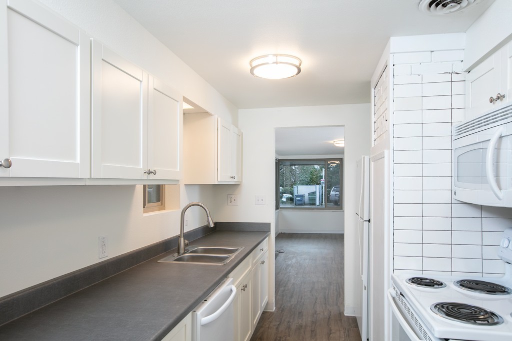 Des Moines Apartment: 22855 30th Ave S.