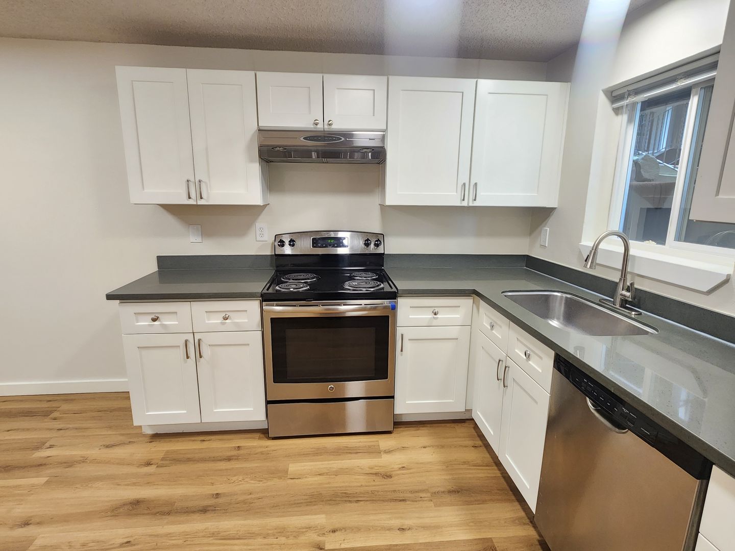 Seattle Apartment: 3825 34th Ave W - 02